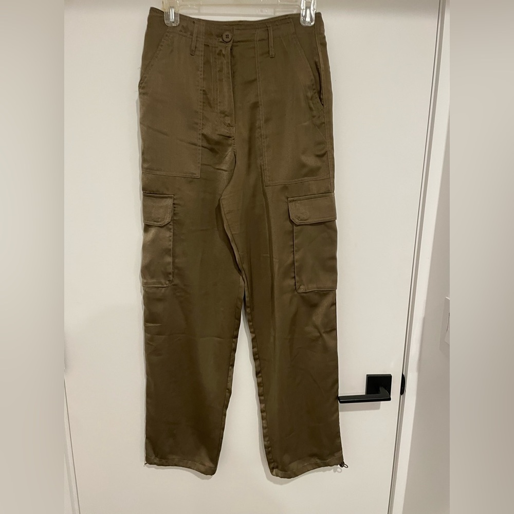 Sliky cargo parts with adjustable draw string at the end to make jogger like